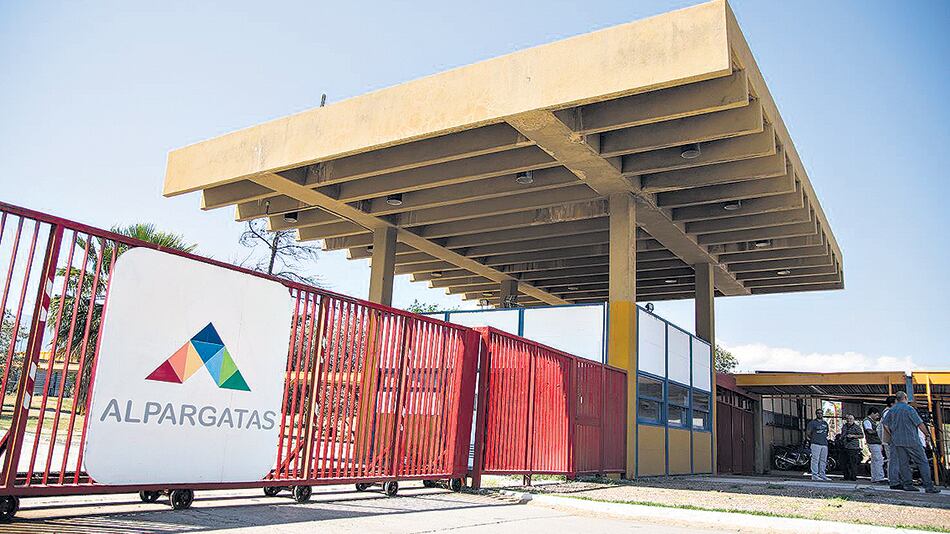 La fábrica de calzado deportivo de Aguilares no logró eludir el impacto de la importación y la menor demanda.