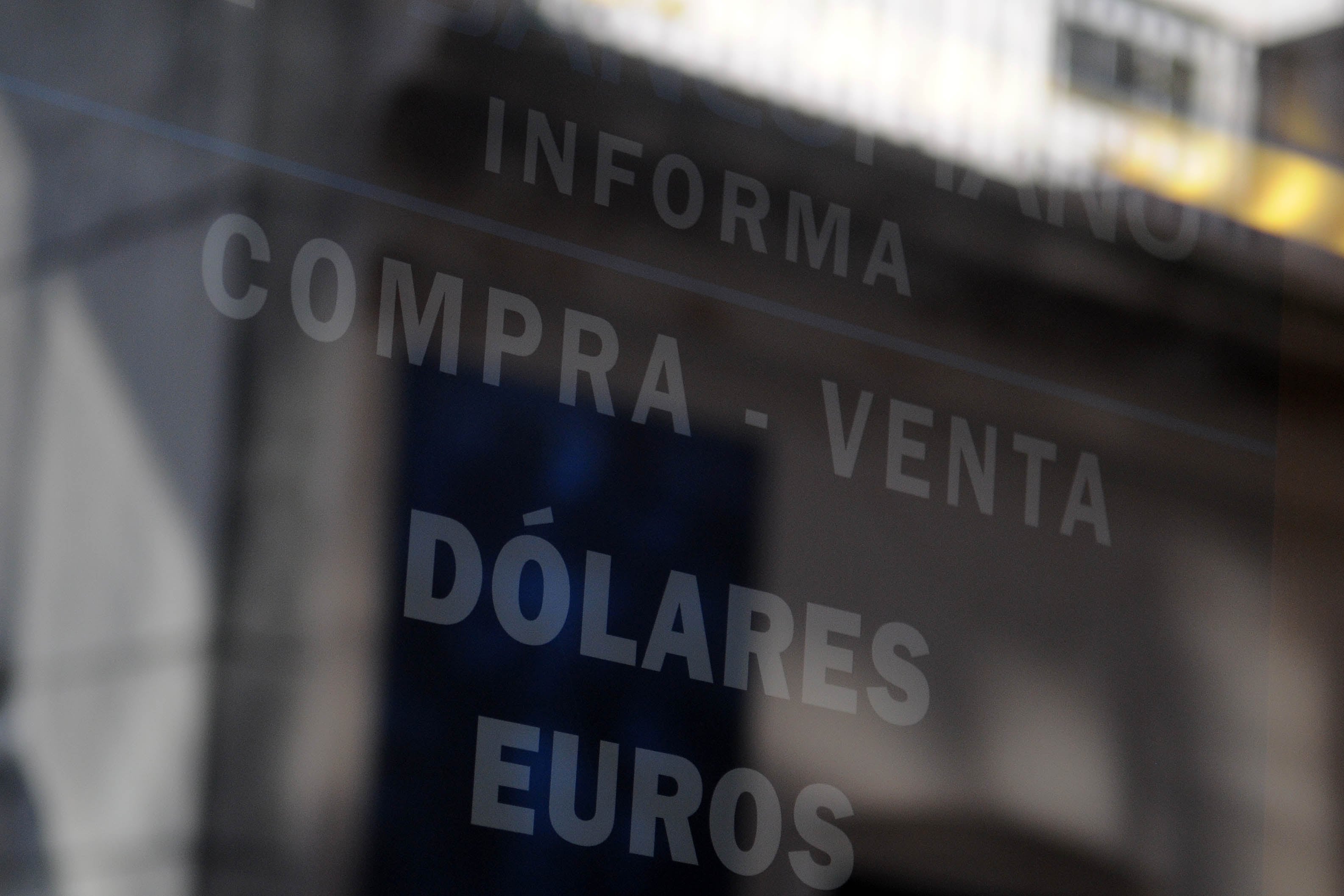 El promedio de valor de venta en bancos superó los 1280 pesos