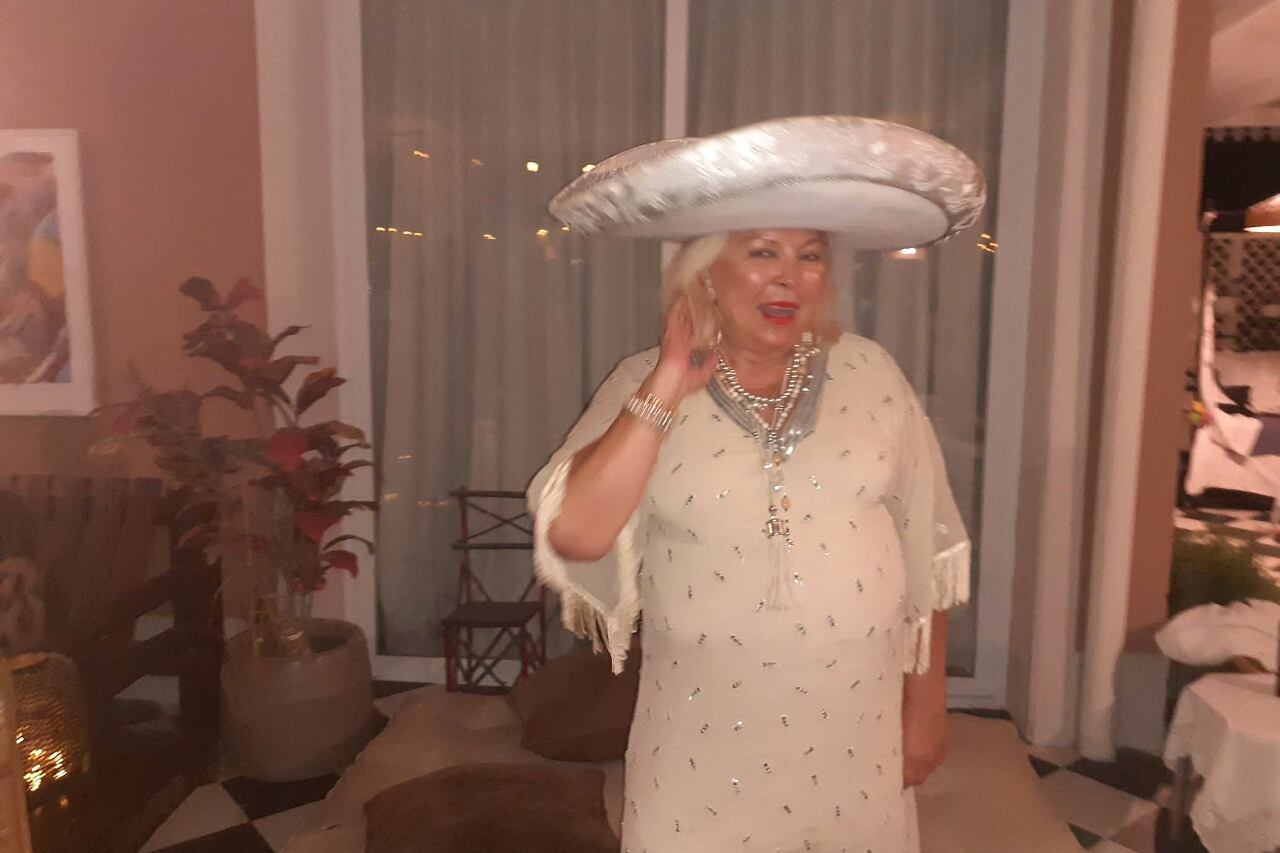 Elisa Carrió sopló 64 velitas y el sábado festejó en su casa de Capilla del Señor. Hubo unos 70 invitados, folklore, mariachis y diversión asegurada hasta las 3 de la mañana. 