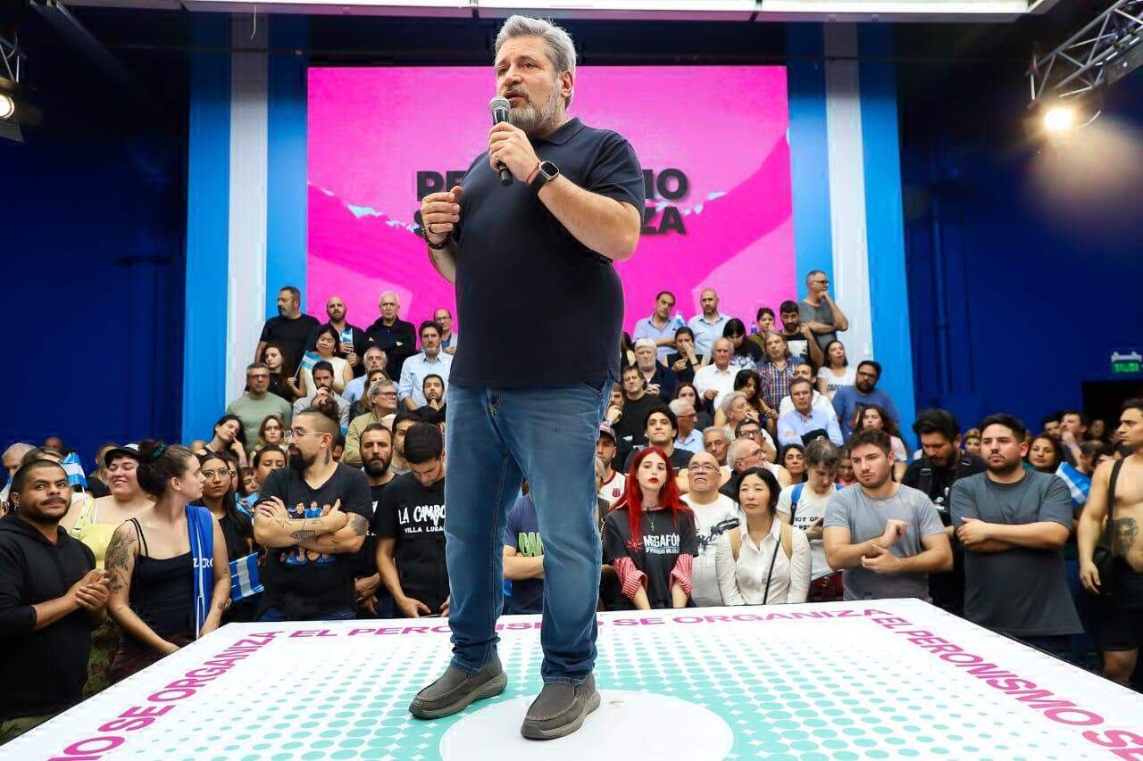 El titular del Suterh, Víctor Santa María durante el acto del 17 de octubre.