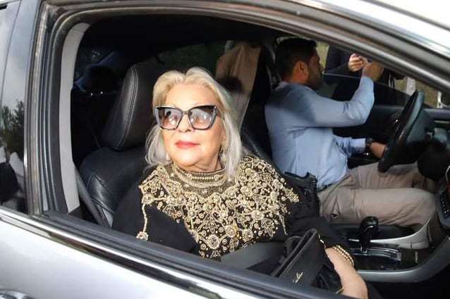 La foto de la polémica: Elisa Carrió en el ingreso al casamiento de Rodríguez Larreta.