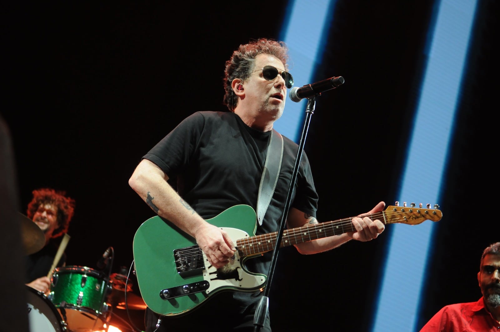 Calamaro inició la cabalgata con "Output-Input", de su disco El Salmón