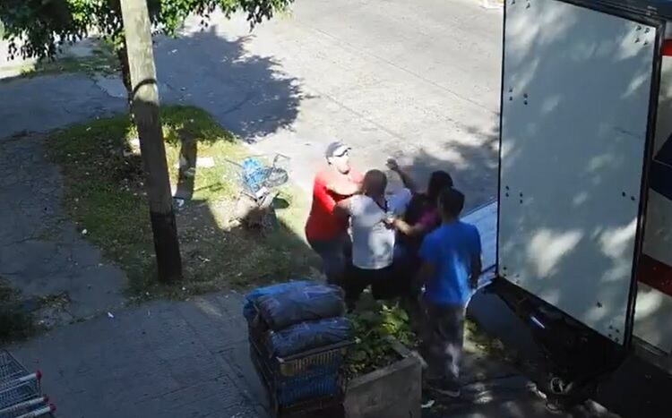 Un momento de la pelea luego de la alusión al coronavirus