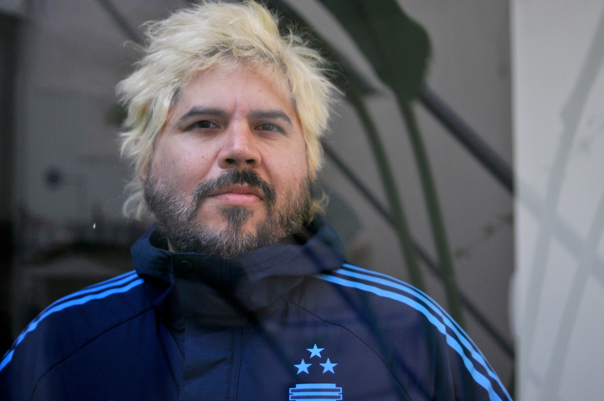 "Esta película necesita poner escenas cada vez más impactantes porque te estás aburriendo de la tragedia anterior", analiza Santi