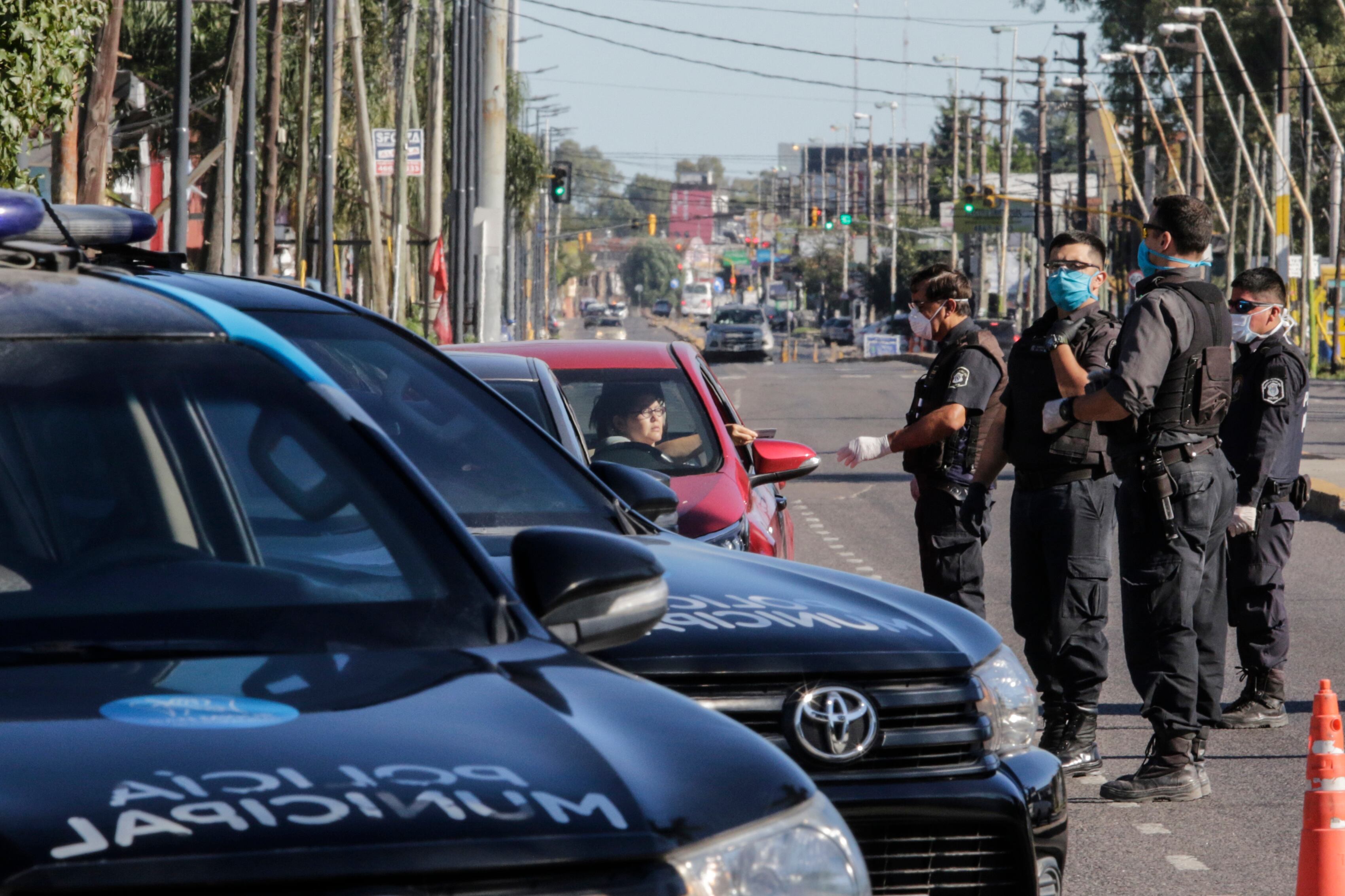 El gobernador Kicillof anunció que la cuarentena continuará aplicándose en el conurbano bonaerense.