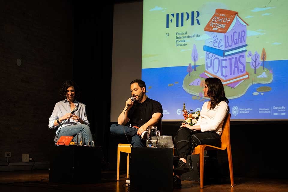 Gabriel Caciorgna junto a Natalia Massie y Marianela Goicochea.
