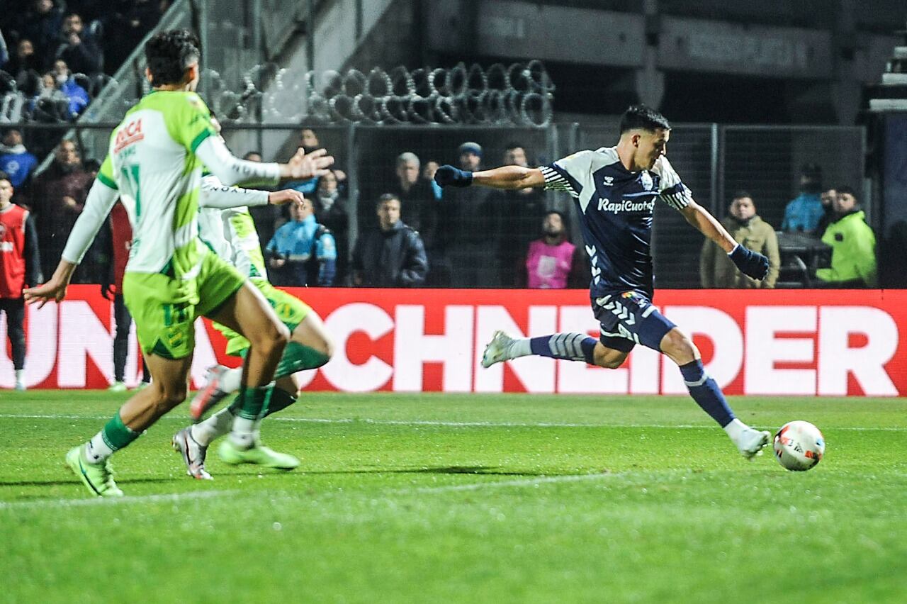 Ramón Sosa tuvo una buena chance, pero su zurdazo se fue desviado