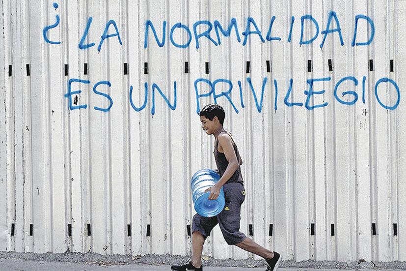 Ante los problemas de falta de luz y agua, la mayoría buscó volver a la normalidad en paz.