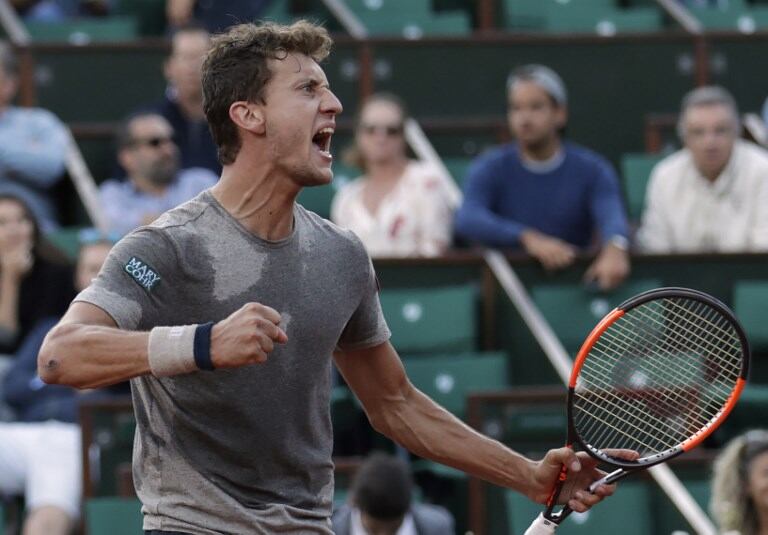 El rosarino Renzo Olivo eliminó al francés Tsonga en la primera rueda de Roland Garros.