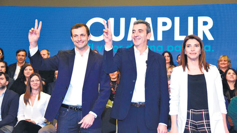 Casamiquela junto a Randazzo y el intendente de Bolívar, Eduardo “Bali” Bucca.