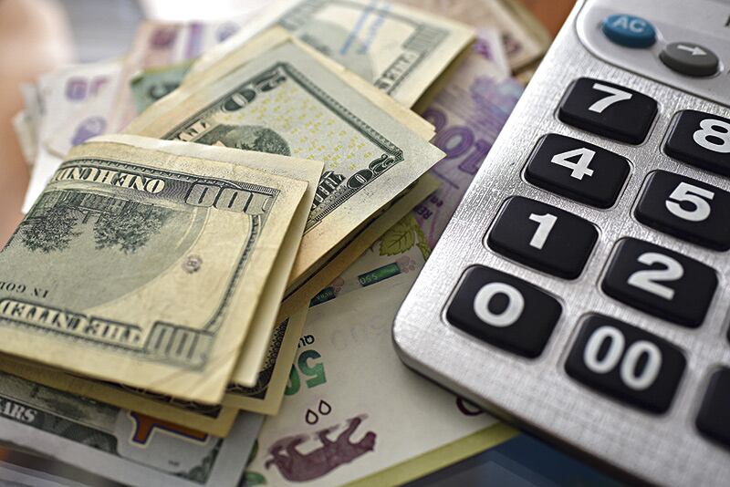 En 2016 la deuda pública alcanzó el 54,8 por ciento del PIB, cuando era de 43,5 por ciento en 2015.