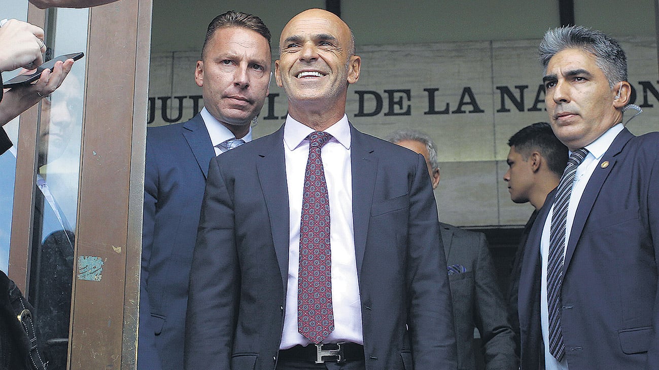 Arribas dijo primero que había recibido dinero por la venta de un inmueble en San Pablo y después cambió de versión y afirmó que eran muebles.