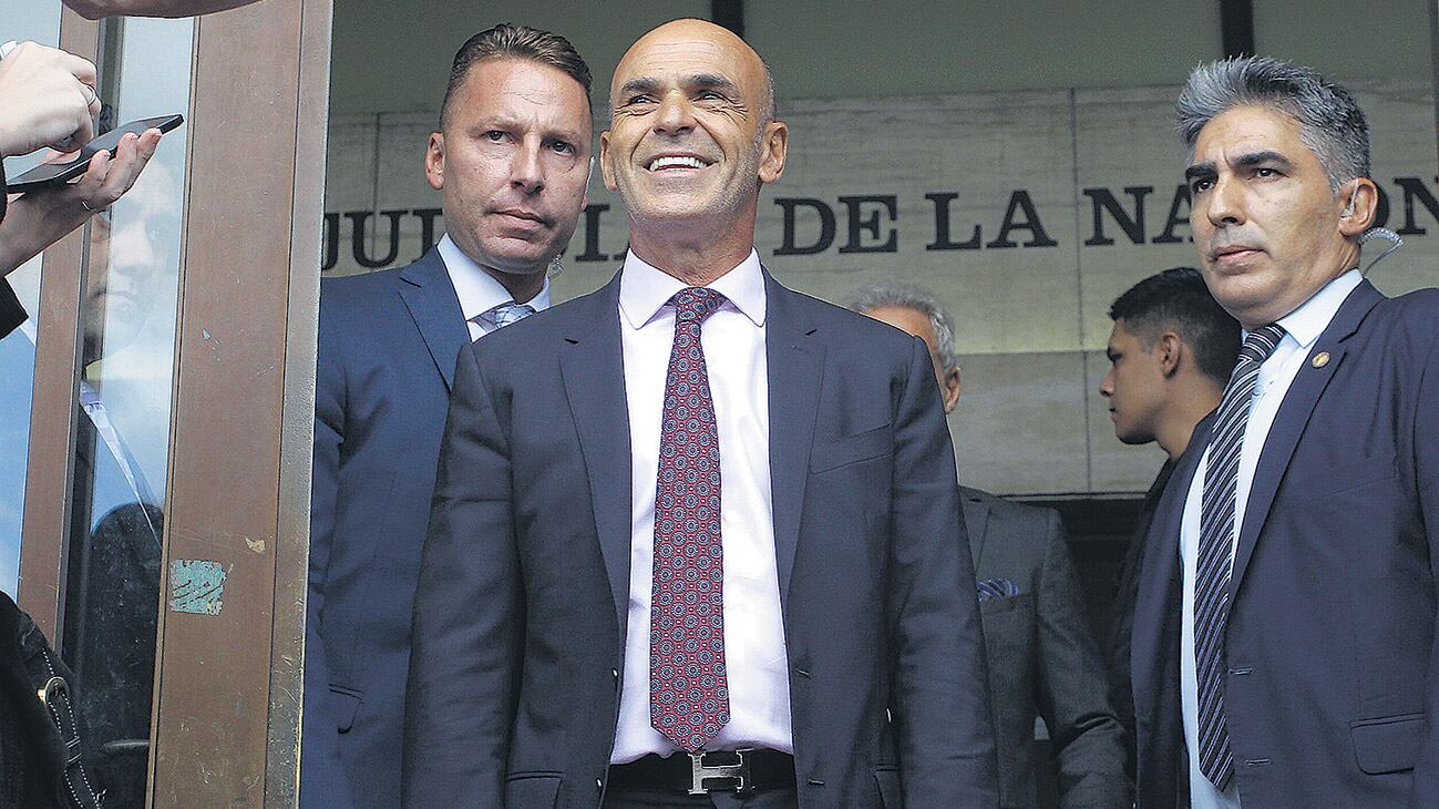 Arribas dijo primero que había recibido dinero por la venta de un inmueble en San Pablo y después cambió de versión y afirmó que eran muebles.