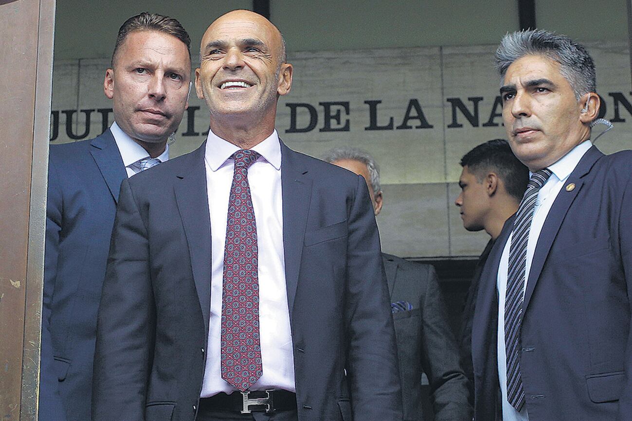 Arribas dijo primero que había recibido dinero por la venta de un inmueble en San Pablo y después cambió de versión y afirmó que eran muebles.