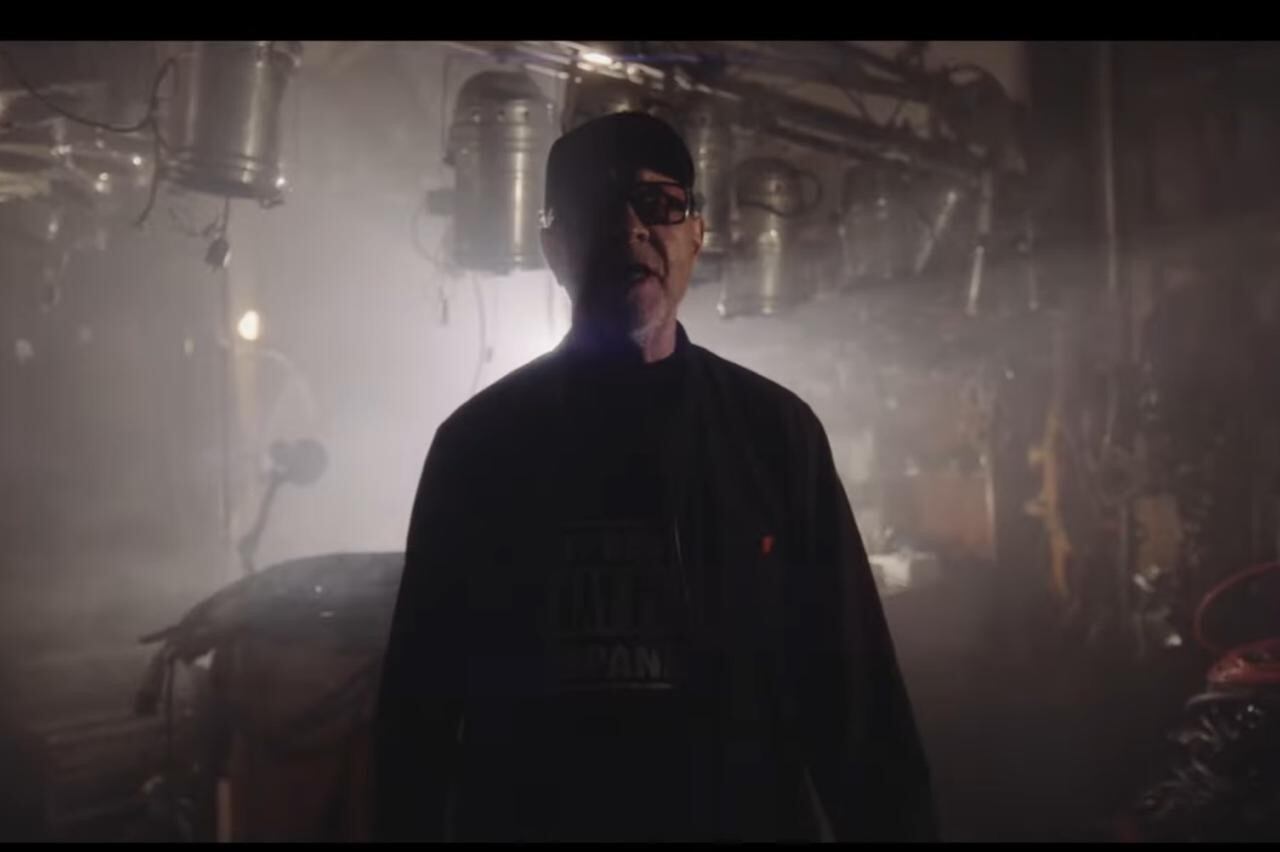 León Gieco interpreta una nueva versión de "Amor y Soledad".