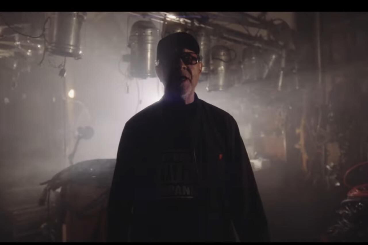 León Gieco interpreta una nueva versión de "Amor y Soledad".