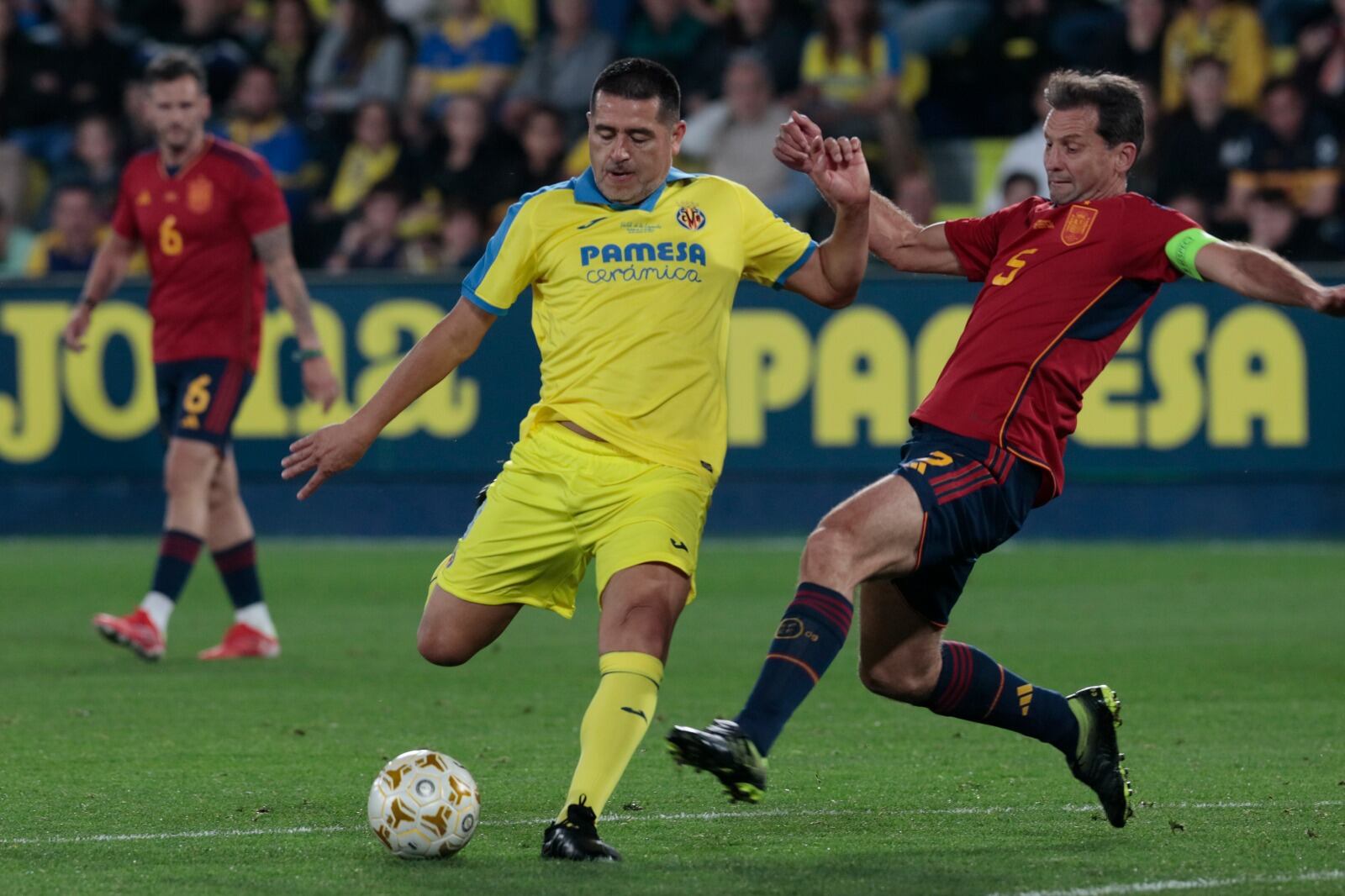 Riquelme fue el más ovacionado y brilló en el amistoso del Villarreal.