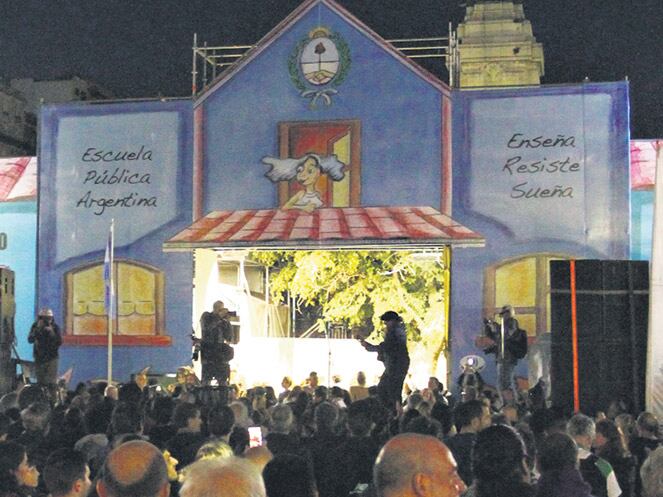 La Escuela Itinerante cierra hoy sus actividades frente al Congreso.