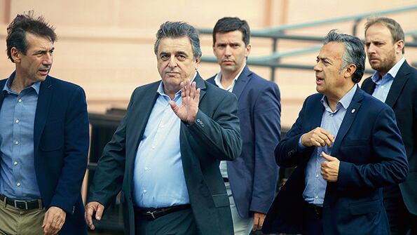 Naidenoff, Negri y Cornejo, los principales referentes de la UCR que encabezaron las críticas al PRO.