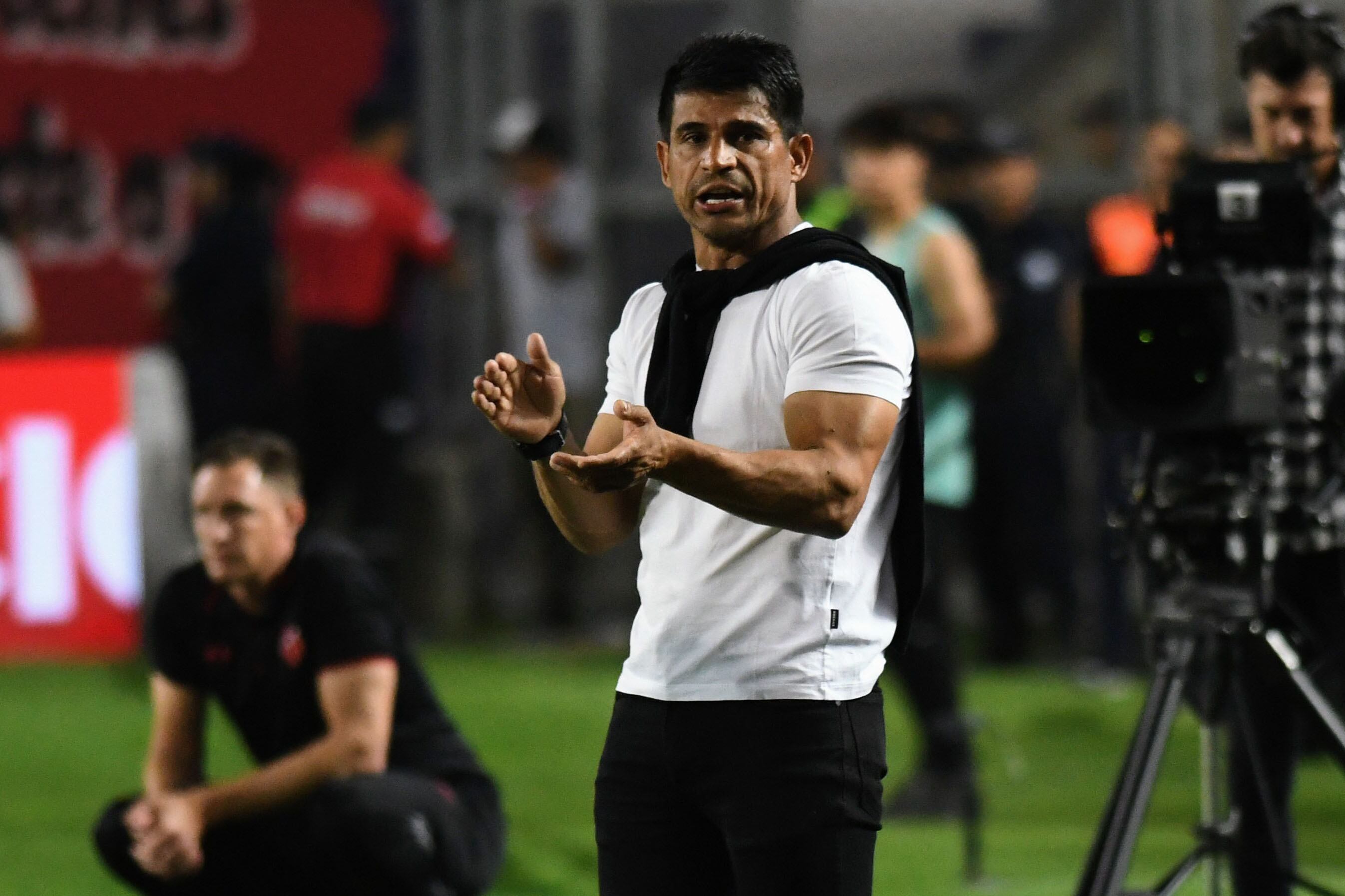 El DT Ibarra en San Juan, antes de la eliminación de Boca en Copa Argentina