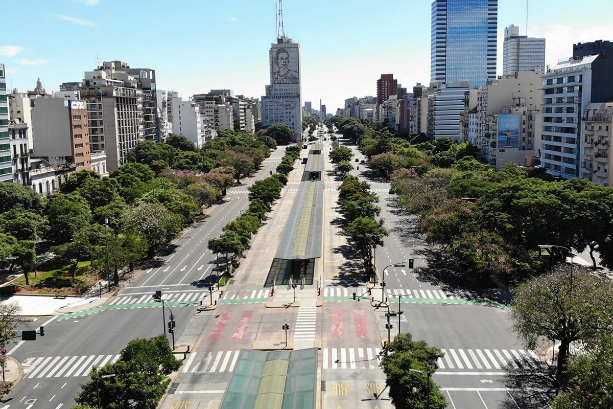 En 2020, la Organización Mundial de la Salud decreta el estado de pandemia por el brote de coronavirus surgido en diciembre de 2019 en China.