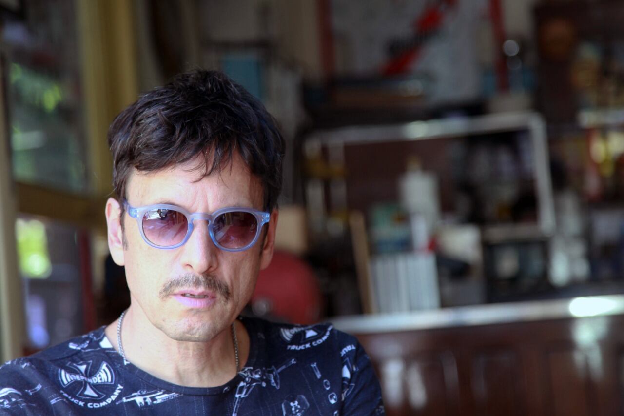 "Estoy parado en el medio de un niño y un señor ya grande, y estoy ejerciendo de balance."