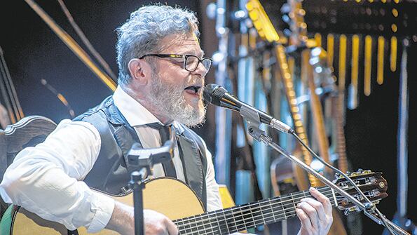 “Esto de revisar mi vida a través de las canciones fue porque me pareció que eran temas buenos”, afirma Gustavo Santaolalla.