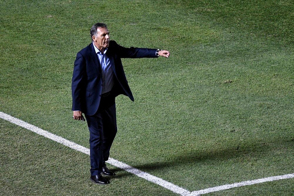 Russo dijo que no tenía excusas. Gran error no tener a mano el banco de excusas de Peligro de Wolf.