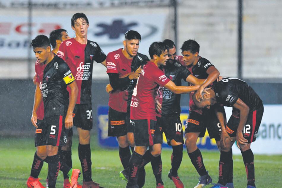 Vera festeja su gol.