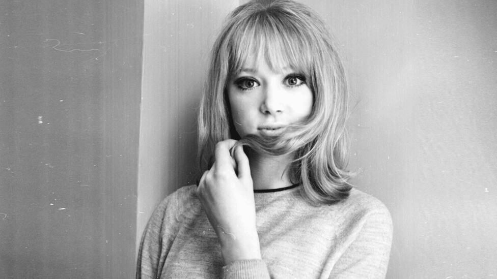 Pattie Boyd, legendaria exmodelo y fotógrafa británica,subastará las cartas de amor de Clapton y Harrison. 