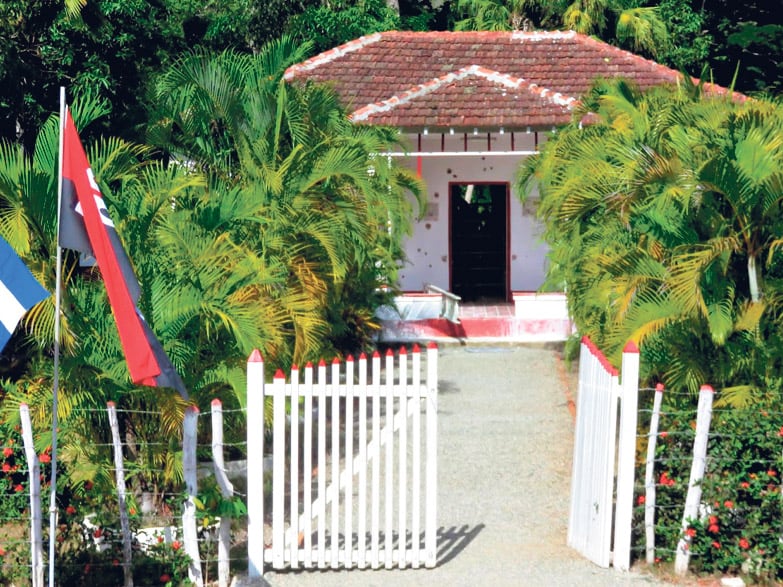 La falsa granja de pollos que fuera cuartel militar de Fidel Castro hoy es un Monumento Nacional.