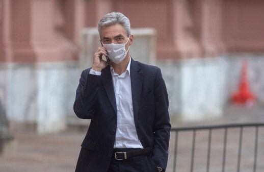 Mario Meoni, con barbijo, a la salida de una reunión en Casa de Gobierno.