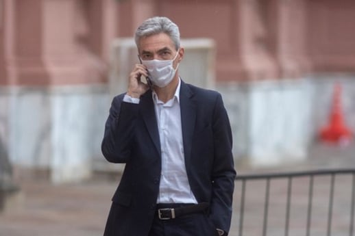 Mario Meoni, con barbijo, a la salida de una reunión en Casa de Gobierno.