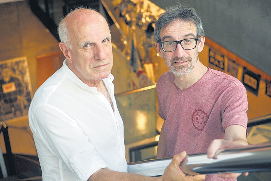 “El teatro todavía puede ayudar a pensar, además de divertir”.