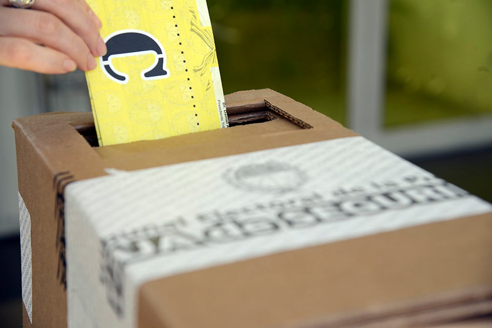 Los partidos se esforzaron por buscar "caras conocidas".