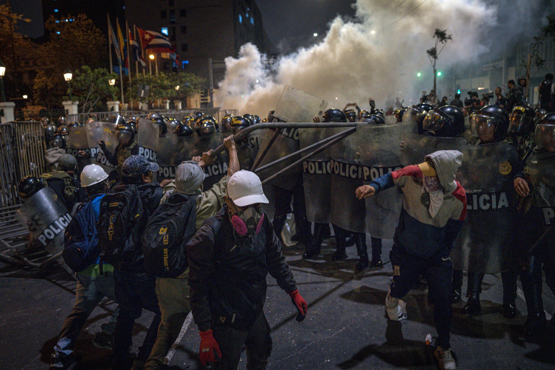 Repitiendo el guión de Boluarte, Jerí defendió la represión policial y culpó a los manifestantes de la violencia