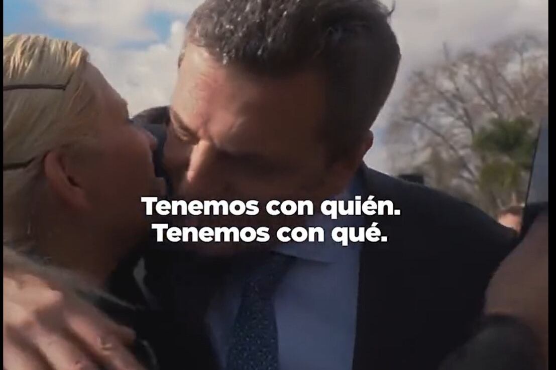 Massa en el video que dura algo más de dos minutos.