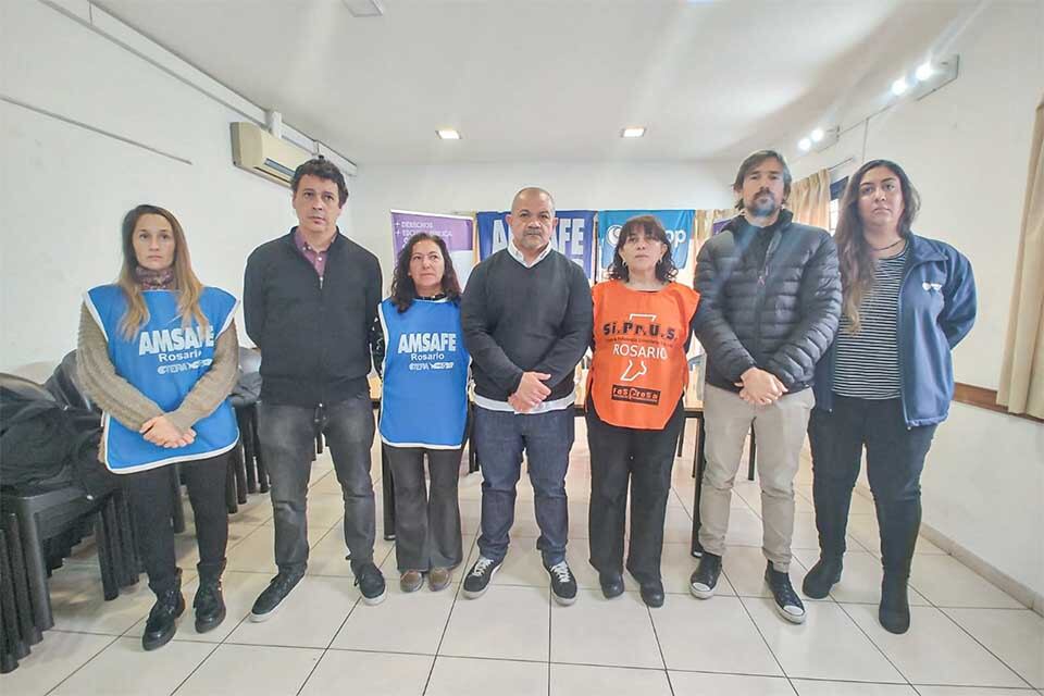 Dirigentes de Amsafé Rosario, Sadop y Siprus anunciaron tres semanas de reclamos.