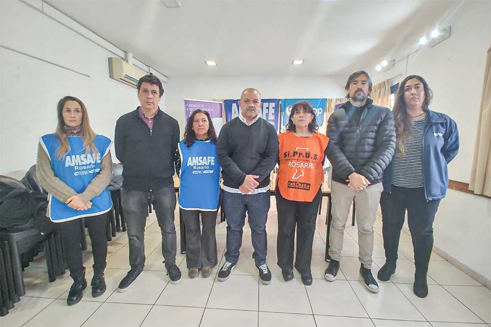 Dirigentes de Amsafé Rosario, Sadop y Siprus anunciaron tres semanas de reclamos.