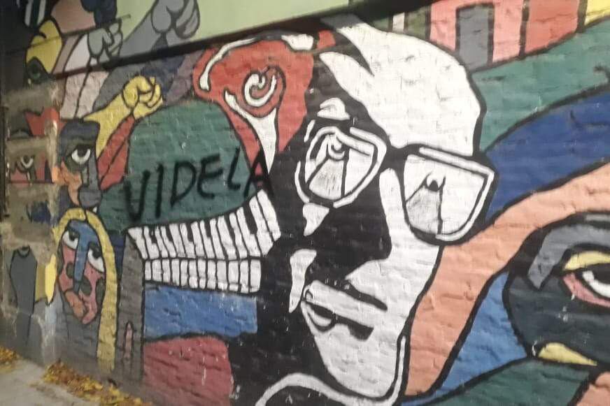 Organizaciones locales que trabajan en la memoria colectiva repudiaron el hecho y lo vincularon con “la ola negacionista que se reinstaló en 2016” y la acusación al Gobierno nacional de “comunista” por las acciones contra  coronavirus.