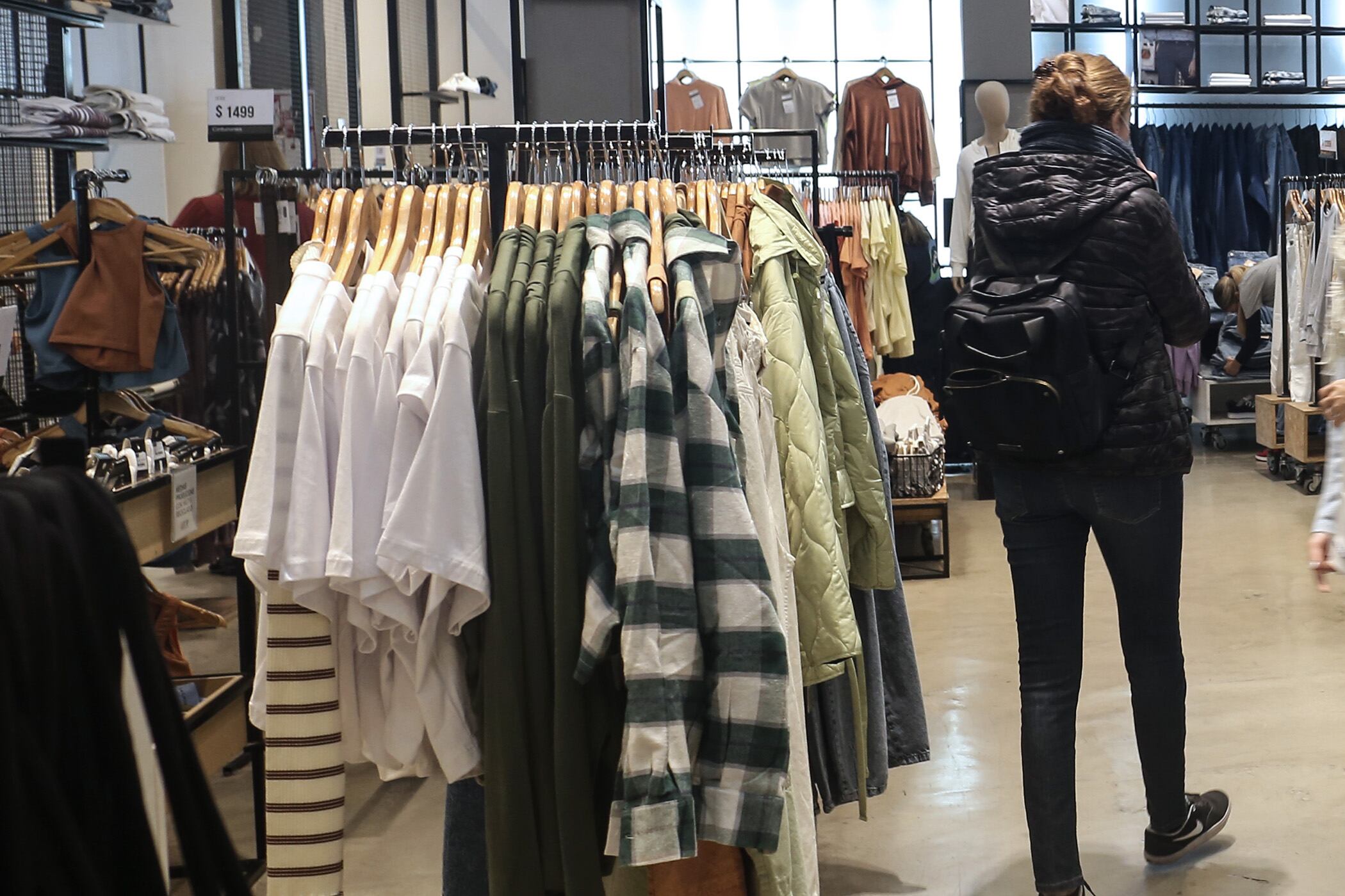 Textiles, entre los rubros impactados por la caída del consumo