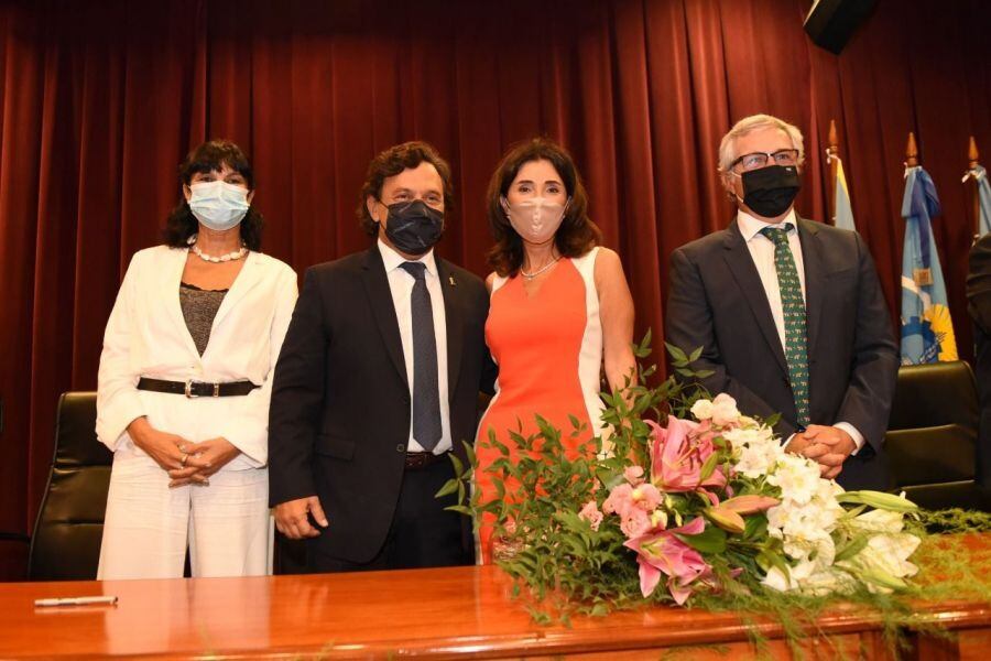 Gustavo Sáenz junto a la presidenta de la Corte de Justicia, Teresa Ovejero. 