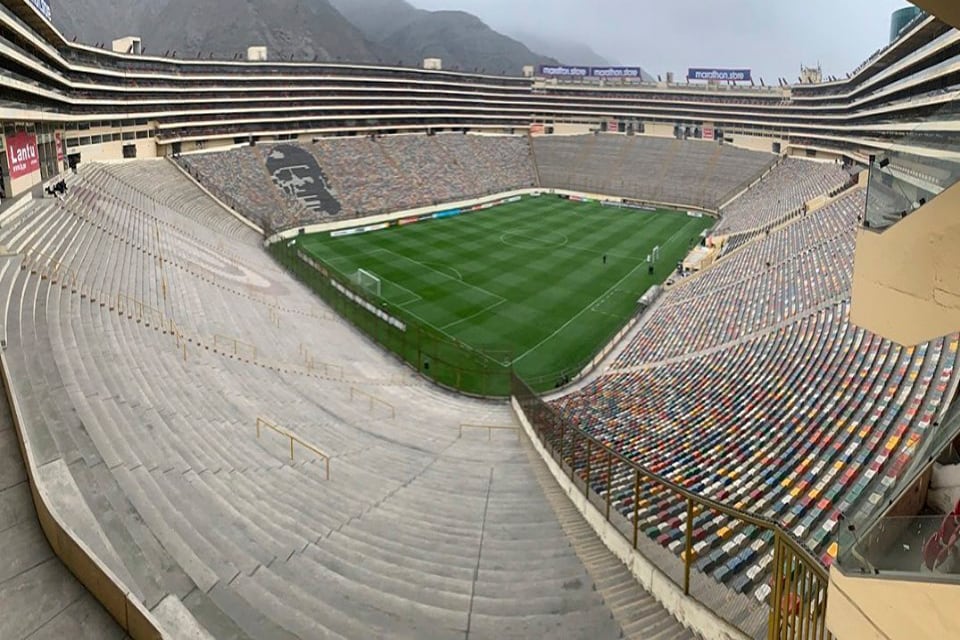 El estadio de Universitario alberga a 80 mil personas.