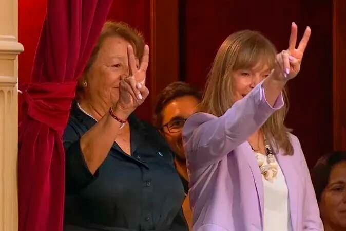 Las rectoras homenajeadas, Lidia Blanco de la Universidad Nacional de la Patagonia y Bohren de la Universidad Nacional de Misiones.