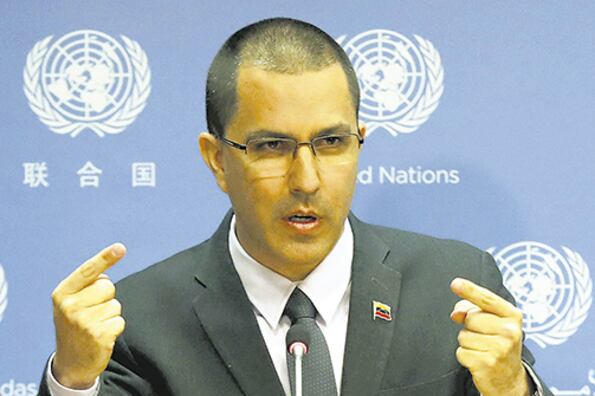 Arreaza confirmó que mantuvo dos reuniones con el delegado de Trump.