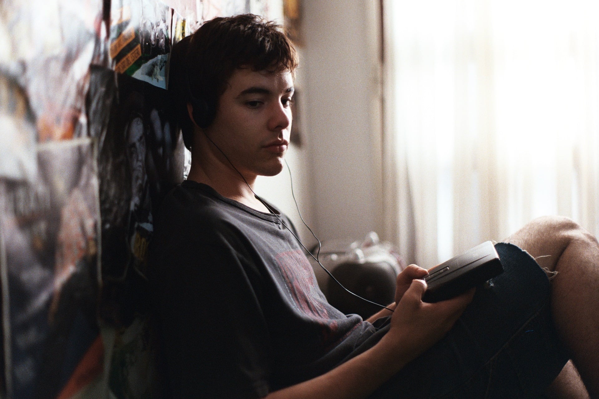 Con actores categoría '97, la película se mete en una trama de amor, amistad, suicidio juvenil e iniciaciones variadas.