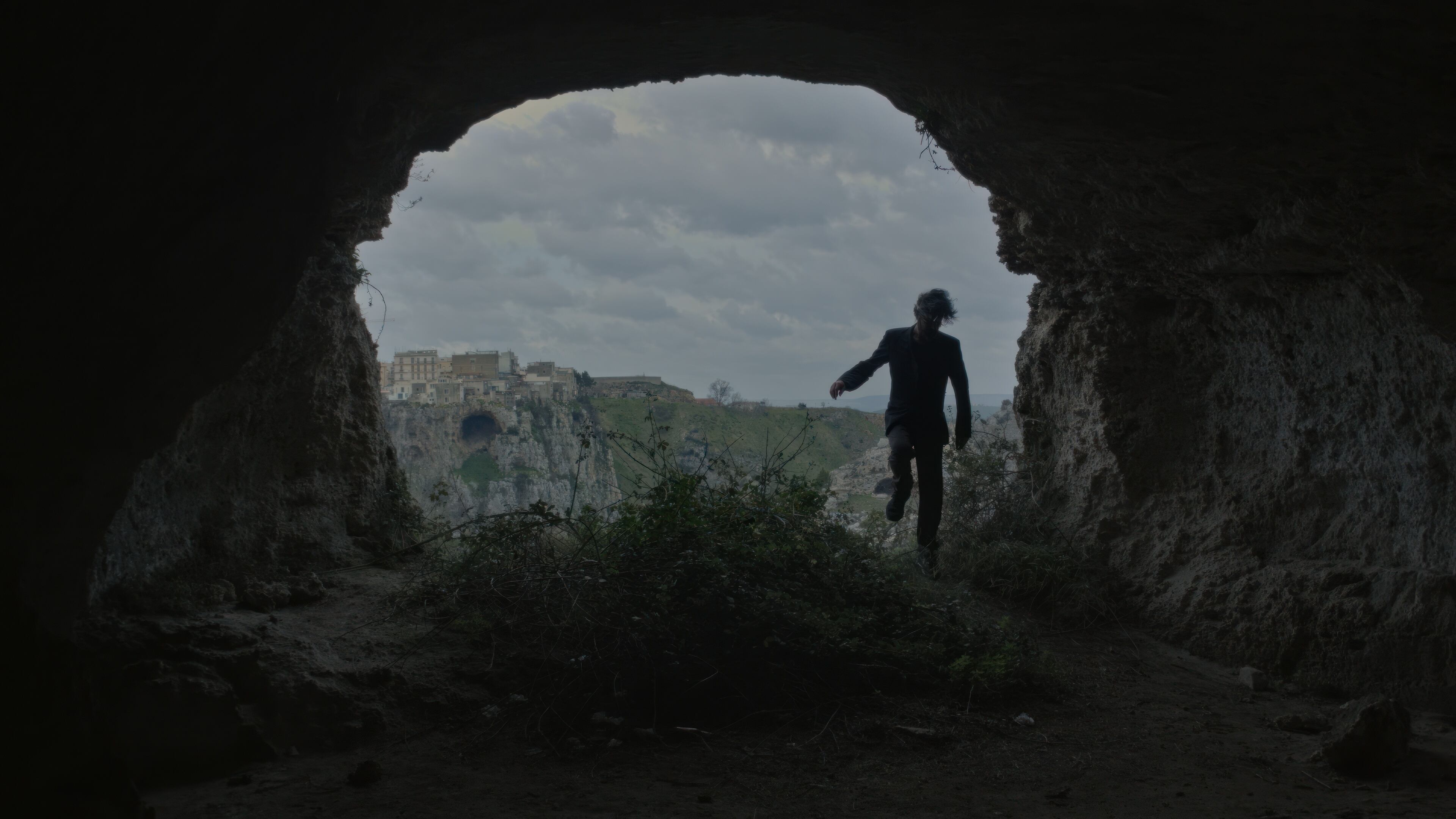 El cielo, la tierra, el hombre: elementos de "La gruta continua".