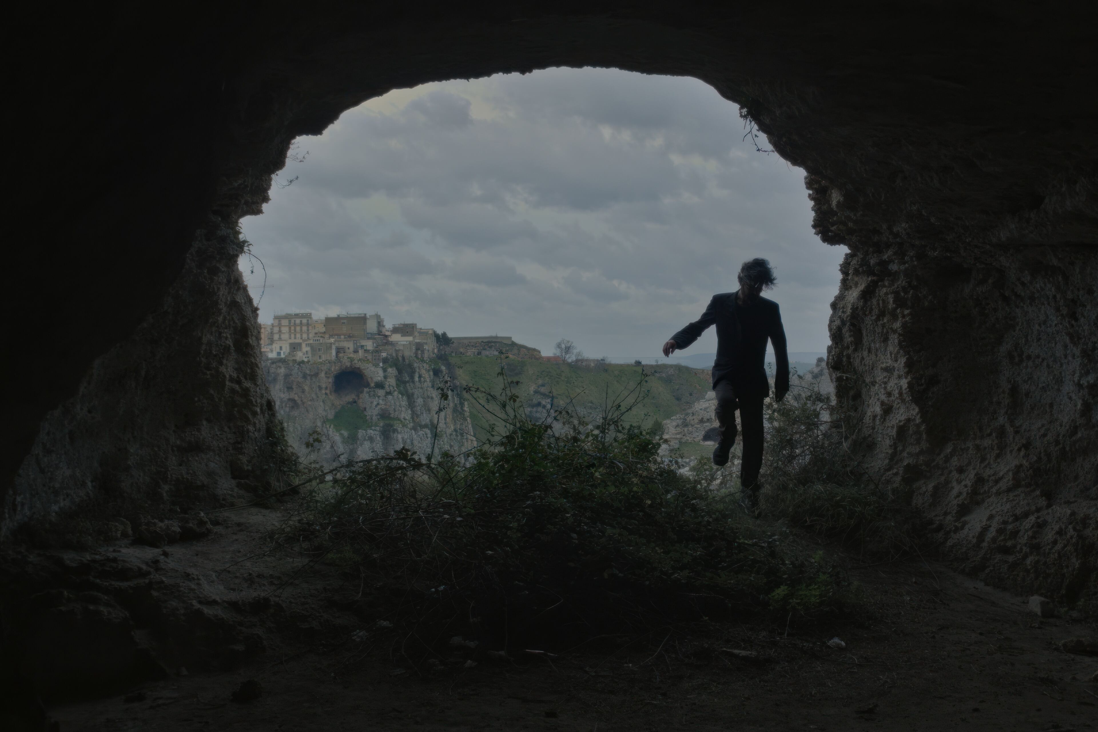 El cielo, la tierra, el hombre: elementos de "La gruta continua".