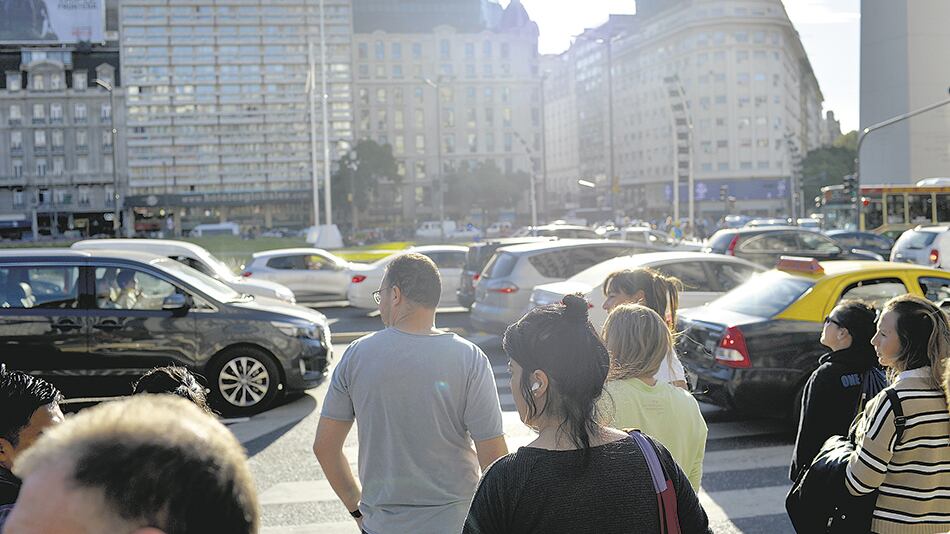 El cruce de la avenida 9 de Julio y Corrientes, con 76,18 decibeles, es uno de los puntos más ruidosos de la ciudad.