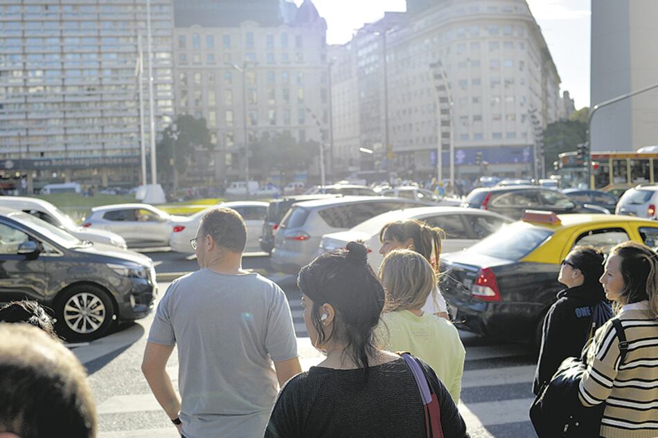 El cruce de la avenida 9 de Julio y Corrientes, con 76,18 decibeles, es uno de los puntos más ruidosos de la ciudad.